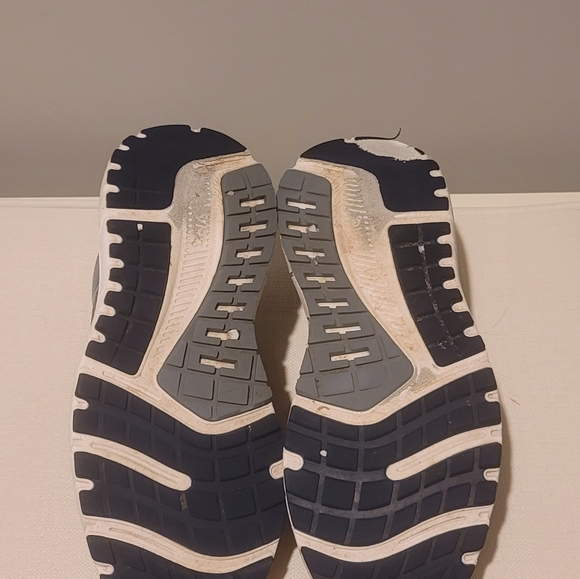 Brooks Beast Running Shoes-13 - Picture 6 of 8